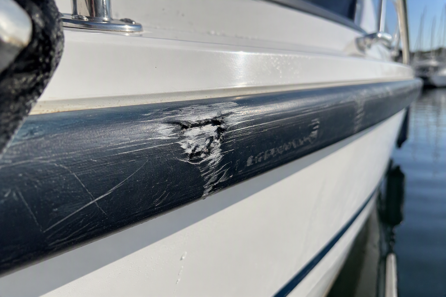 Charteryacht in der Marina bei der Übernahme
